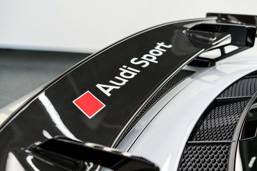 Детали экстерьера Audi R8 V10 plus Coupe Competition Package 2018 года  (NA) (фото 3 из 11)